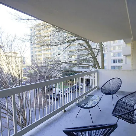 Spacious Apartment Perfect To Leisure And Business